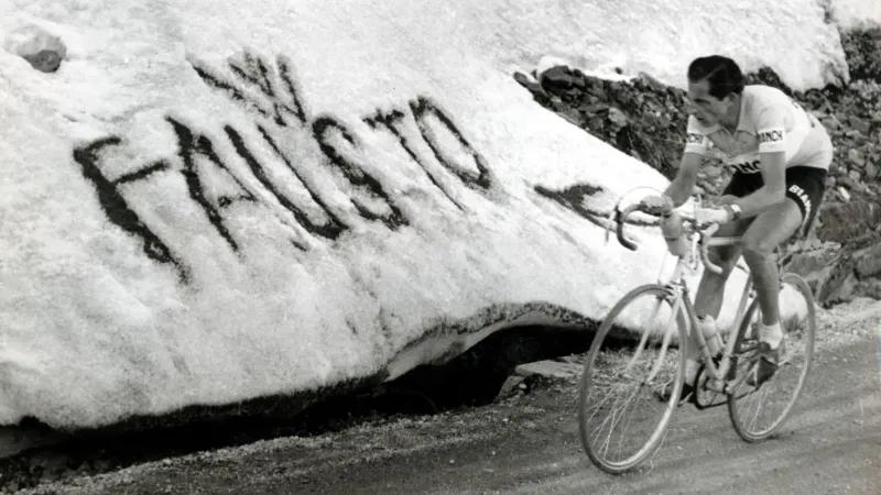 “Un uomo solo al comando, la sua maglia è biancoceleste: il suo nome è Fausto Coppi”.